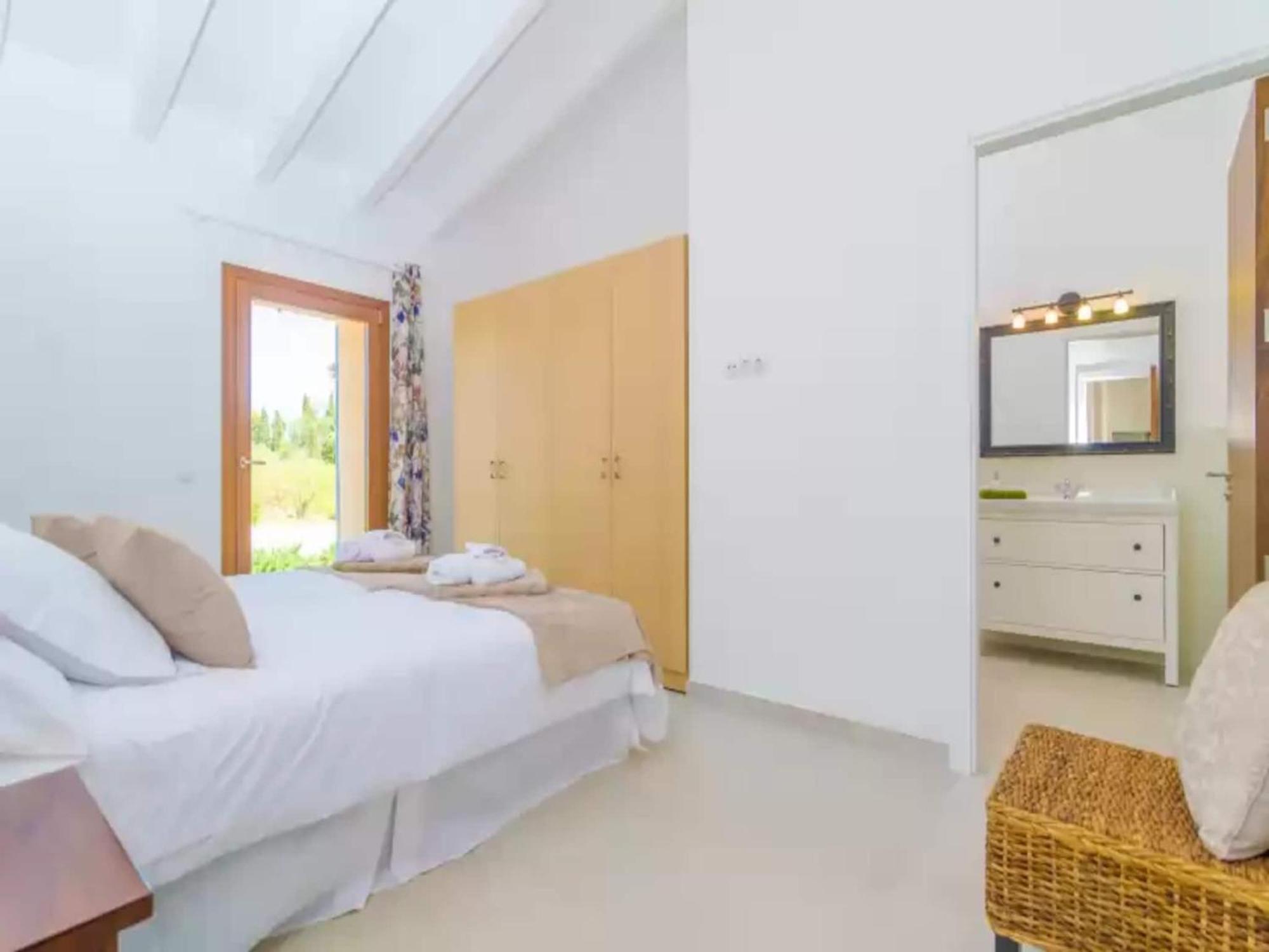 Gusti - With Private Pool In Manacor Villa *